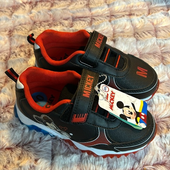 Disney Mickey Mouse boys Light up sneakers size 10 - Picture 1 of 6